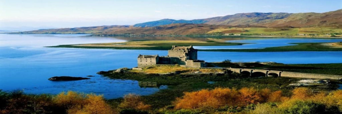 Blick auf die schottische Burg Eilean Donan