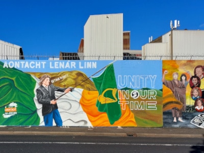 Wandmalerei in Belfast an der International Wall