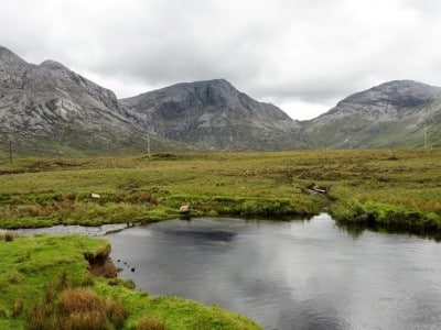 Das Inagh Tal am Fuße der Maum Turk Berge in Connemara