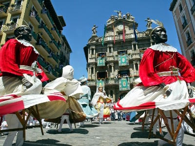 Die Giganten tanzen in Iruñea (Pamplona), Baskenland